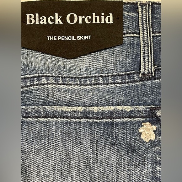 Black orchard, the pencil skirt, denim factory, distressed size 29 cool & comfy - Picture 5 of 9